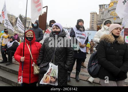 Ukrainische Unternehmer und Inhaber kleiner Unternehmen nehmen am 16. Dezember 2020 an einer Kundgebung in Kiew, Ukraine, Teil. Ukrainische Kleinunternehmer forderten die Behörden auf, restriktive Maßnahmen aufgrund der Coronavirus-Epidemie Covid-19 aufzuheben und Gesetzesvorlagen für ein vereinfachtes Steuersystem zu verabschieden, wie lokale Medien berichteten. (Foto von STR/NurPhoto) Stockfoto