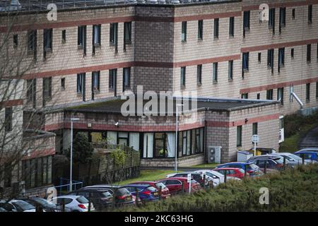 Eine allgemeine Ansicht des Borders General Hospital am 18. Dezember 2020 in Melrose, Schottland. Da alle Routineoperationen im Krankenhaus bis Ende des Jahres abgesagt wurden, kam dies, nachdem Schätzungen zufolge 22 Menschen mit einem Covid-Ausbruch in der Station 7 in Verbindung gebracht wurden. Die Region unterliegt nach wie vor Beschränkungen der Stufe 1, aber die Grenzen des nationalen Gesundheitsdienstes haben davor gewarnt, dass die Infektionsraten in der Region mit den Beschränkungen der Stufe 1 „nicht mehr vereinbar“ sind. (Foto von Ewan Bootman/NurPhoto) Stockfoto