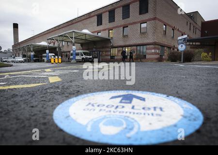 Eine allgemeine Ansicht des Borders General Hospital am 18. Dezember 2020 in Melrose, Schottland. Da alle Routineoperationen im Krankenhaus bis Ende des Jahres abgesagt wurden, kam dies, nachdem Schätzungen zufolge 22 Menschen mit einem Covid-Ausbruch in der Station 7 in Verbindung gebracht wurden. Die Region unterliegt nach wie vor Beschränkungen der Stufe 1, aber die Grenzen des nationalen Gesundheitsdienstes haben davor gewarnt, dass die Infektionsraten in der Region mit den Beschränkungen der Stufe 1 „nicht mehr vereinbar“ sind. (Foto von Ewan Bootman/NurPhoto) Stockfoto