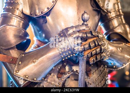 Mittelalter Ritter Rüstung Detail - 15. Jahrhundert. Konzept für Sicherheit, Sicherheit und Schutz. Stockfoto