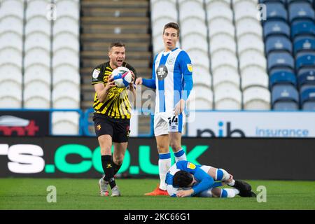 Tom Cleverley aus Watford beschwert sich bei der Ref während des Sky Bet Championship-Spiels zwischen Huddersfield Town und Watford im John Smith's Stadium, Huddersfield am Samstag, dem 19.. Dezember 2020. (Foto von Pat Scaasi/MI News/NurPhoto) Stockfoto