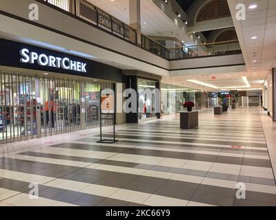 Leeres Einkaufszentrum mit geschlossenen Geschäften während der zweiten Sperre des neuen Coronavirus (COVID-19) in Toronto, Ontario, Kanada am 18. Dezember 2020. (Foto von Creative Touch Imaging Ltd./NurPhoto) Stockfoto