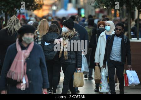 Eine überfüllte Henry Street im Stadtzentrum von Dublin. Am Sonntag, den 20. Dezember 2020, in Dublin, Irland. (Foto von Artur Widak/NurPhoto) Stockfoto