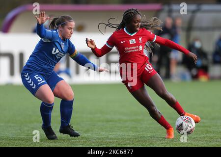 Sarah Wilson von Durham Women im Einsatz mit der Liverpooler Rinsola BABAJIDE während des FA Women's Championship Matches zwischen dem FC Durham Women und Liverpool am Sonntag, 20.. Dezember 2020, im Maiden Castle, Durham City. (Foto von Mark Fletcher/MI News/NurPhoto) Stockfoto