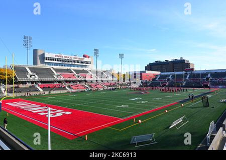 NEW YORK - 22. Okt 2022: Das Kenneth P LaValle Stadion auf dem Campus der Stony Brrok University am Homecoming Day. Stockfoto