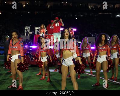 3. November 2022: Die Cheerleader der Houston Texans tanzen während einer Halbzeit-Performance von Rapper Big Slim bei einem NFL-Spiel zwischen den Texans und den Eagles am 3. November 2022 in Houston. Die Adler gewannen 29-17. (Bild: © Scott Coleman/ZUMA Press Wire) Stockfoto