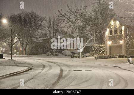 Der Großraum Toronto wurde am 24. Dezember 2020 bei einem Schneesturm in Toronto, Ontario, Kanada, mit 15-20 Zentimetern Schnee bedeckt. Die Bewohner werden zu einem weißen Weihnachtsfest aufwachen. (Foto von Creative Touch Imaging Ltd./NurPhoto) Stockfoto
