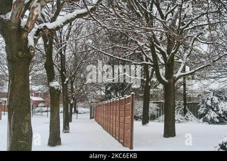 Die Bewohner erwachten zu einem weißen Weihnachtsfest, nachdem am 25. Dezember 2020 in Toronto, Ontario, Kanada, ein Schneesturm von 15-20 Zentimetern Schnee gefallen war. (Foto von Creative Touch Imaging Ltd./NurPhoto) Stockfoto