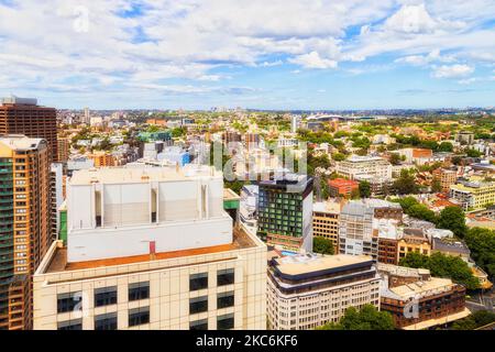 Blick über die Dächer der Hochhäuser und Häuser der Innenstadt im zentralen Geschäftsviertel von Sydney. Stockfoto