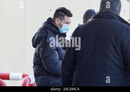 Der FC Barcelona-Spieler Leo Messi kommt am 30. Dezember 2020 nach seinem Urlaub in Barcelona, Spanien, zum privaten Terminal am Flughafen Barcelona. (Foto von DAX Images/NurPhoto) Stockfoto