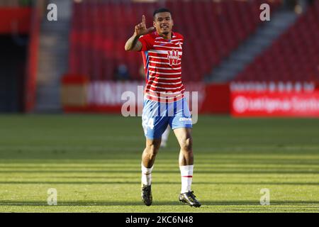 Robert Kenedy von Granada CF punktet und feiert ein Tor, das später während des La Liga-Spiels zwischen Granada CF und Valencia CF im Nuevo Los Carmenes Stadium am 30. Dezember 2020 in Granada, Spanien, ungültig wurde. Fußballstadien in ganz Europa bleiben wegen der Coronavirus-Pandemie für Fans geschlossen. (Foto von Álex Cámara/NurPhoto) Stockfoto
