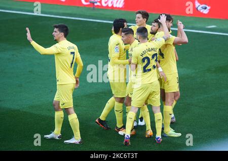 Die Spieler von Villarreal feiern das Tor von Fer Nino während der La Liga Santander mach zwischen Villarreal und Levante im Estadio de la Ceramica am 2. Januar 2021 in Vila-real, Spanien (Foto: Maria Jose Segovia/NurPhoto) Stockfoto