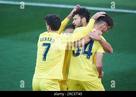 Die Spieler von Villarreal feiern das Tor von Fer Nino während der La Liga Santander mach zwischen Villarreal und Levante im Estadio de la Ceramica am 2. Januar 2021 in Vila-real, Spanien (Foto: Maria Jose Segovia/NurPhoto) Stockfoto