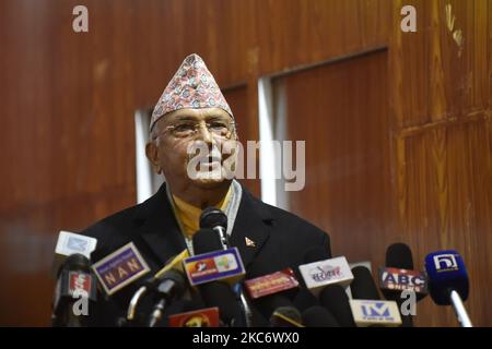 Premierminister KP Sharma Oli sprach am Sonntag, dem 03. Januar 2021, gegen die versammelten Fraktionsstudenten der regierenden nepalesischen Kommunistischen Partei in Kathmandu, Nepal. (Foto von Narayan Maharjan/NurPhoto) Stockfoto