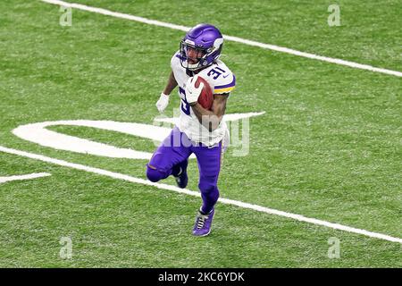 Minnesota Vikings läuft zurück Ameer Abdullah (31) trägt den Ball während der zweiten Hälfte eines NFL-Fußballspiels zwischen den Detroit Lions und den Minnesota Vikings in Detroit, Michigan, USA, am Sonntag, 3. Januar 2021. (Foto von Amy Lemus/NurPhoto) Stockfoto