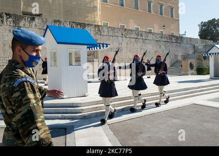 Der Wachwechsel in Athen Griechenland vor dem hellenischen Parlament am 29,2020. Dezember (Foto: Vassilis A. Poularikas/NurPhoto) Stockfoto