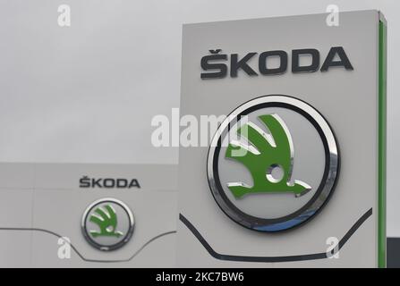 Ein Skoda-Logo im Stadtzentrum von Dublin. Am Dienstag, den 11. Januar 2021, in Dublin, Irland. (Foto von Artur Widak/NurPhoto) Stockfoto