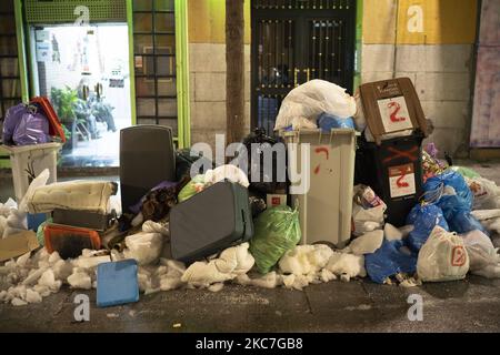 In den Straßen von Madrid wird aufgrund des Schnees, der durch den Sturm Filomena am 14. Januar 2021 in Madrid, Spanien, verursacht wurde, Müll angesammelt. (Foto von Oscar Gonzalez/NurPhoto) Stockfoto