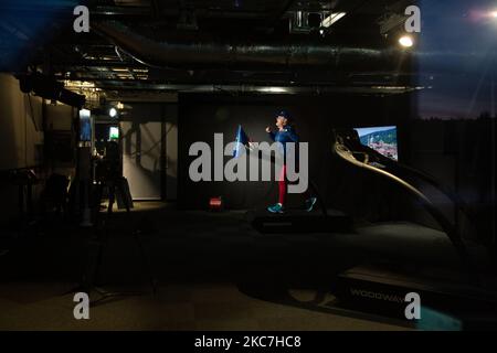 Eddie Izzard führte an den 31 Januartagen 31 Marathons live im Fernsehen, gefolgt von 31 Comedy-Gigs, um Geld zu sammeln, um Wohltätigkeitsorganisationen zu geben, die „Make Humanity Great Again“ am 15. Januar 2021 in London, Großbritannien, zu geben (Foto: Kiki Streitberger/NurPhoto) Stockfoto