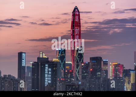 Hongkong, China, 16. Januar 2021, der Turm des Shenzhen Ping an International Finance Center von Hongkong aus gesehen. Dieser Turm ist das 2. höchste Gebäude in China und das 4. höchste der Welt. (Foto von Marc Fernandes/NurPhoto) Stockfoto