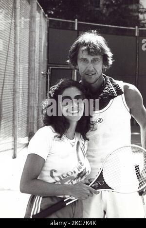 **DATEI FOTO** Andrew Prine ist verstorben. BARBI BENTON mit Andrew Prine Quelle: Ralph Dominguez/MediaPunch Stockfoto