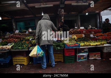 Varvakios Agora ist der zentrale Floh - offene Markt von Athen, Griechenland, am 16. Januar 2021. (Foto von Maria Chourdari/NurPhoto) Stockfoto