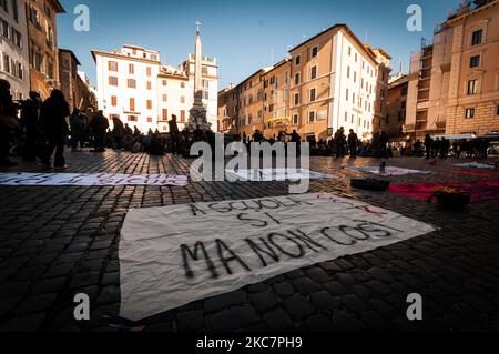 Gymnasiasten protestieren gegen Fernunterricht (didattica a distanza, PAPA) und fordern eine sichere Rückkehr zur Schule in Rom, Italien, 18. Januar 2021. (Foto von Andrea Ronchini/NurPhoto) Stockfoto