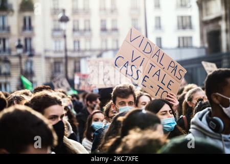 Studenten demonstrieren am 20,2021. Januar in Paris, Frankreich, gegen die unzureichenden Maßnahmen der Regierung. (Foto von Jerome Gilles/NurPhoto) Stockfoto