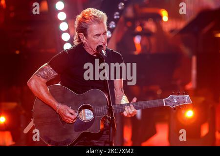 Berlin, Deutschland. 04.. November 2022. Peter Maffay spielt beim Finale der Castingshow 'The Voice of Germany' im Studio in Berlin-Berlin. Quelle: Gerald Matzka/dpa/Alamy Live News Stockfoto