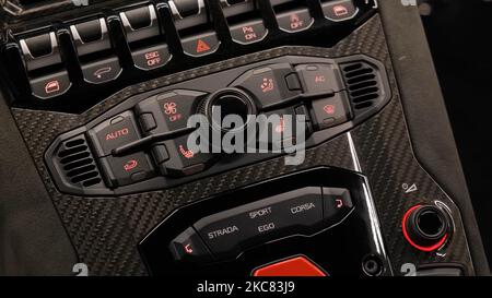 Der Lamborghini Aventador Ultimae. Luxuriös, Komfortabel Und Modern Car Interior Stockfoto