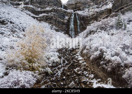 Bridal Veil fällt im Winter. Dieser berühmte Wasserfall liegt ein paar Meilen östlich von Provo, Utah, USA, in den Wasatch Mountains. Stockfoto