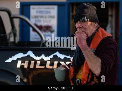 Ein Porträt des Dalkey-Fischers Tony Drummond, aufgenommen im Bullock Harbour in Glenageary, Dublin, während der Covid-19-Sperre auf Level 5. Am Montag, den 25. Januar 2021, in Dublin, Irland. (Foto von Artur Widak/NurPhoto) Stockfoto