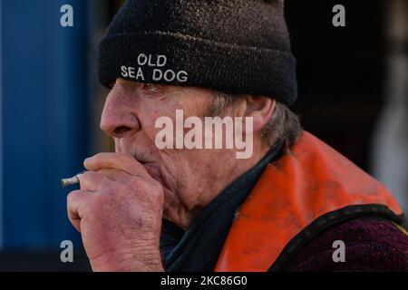 Ein Porträt des Dalkey-Fischers Tony Drummond, aufgenommen im Bullock Harbour in Glenageary, Dublin, während der Covid-19-Sperre auf Level 5. Am Montag, den 25. Januar 2021, in Dublin, Irland. (Foto von Artur Widak/NurPhoto) Stockfoto