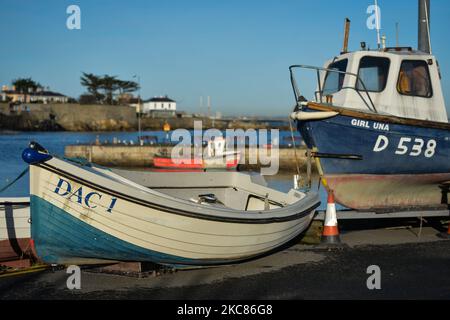 Blick auf Fischerboote am Pier im Bullock Harbour in Glenageary, Dublin, während der Covid-19-Sperre auf Ebene 5 leer. Am Montag, den 25. Januar 2021, in Dublin, Irland. (Foto von Artur Widak/NurPhoto) Stockfoto