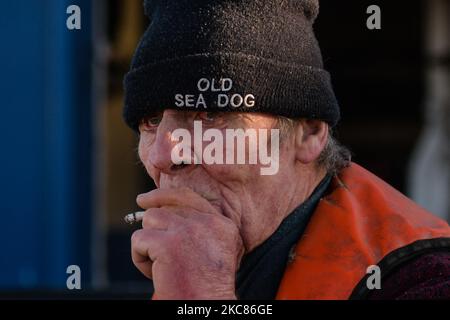 Ein Porträt des Dalkey-Fischers Tony Drummond, aufgenommen im Bullock Harbour in Glenageary, Dublin, während der Covid-19-Sperre auf Level 5. Am Montag, den 25. Januar 2021, in Dublin, Irland. (Foto von Artur Widak/NurPhoto) Stockfoto