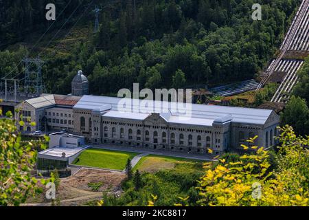 Eine Luftaufnahme des Kraftwerks Vemork mit dem umliegenden Wald in Rjukan, Norwegen Stockfoto