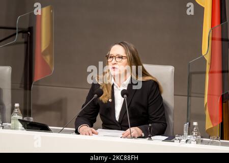 Landtags-Präsidentin Gabriele Andretta spricht anlässlich des Gedenkens an den 76.. Jahrestag der Befreiung des Konzentrationslagers Auschwitz am 27. Januar 2021 im Niedersächsischen Landtag in Hannover. (Foto von Peter Niedung/NurPhoto) Stockfoto