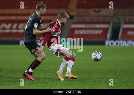 Duncan Watmore von Middlesbrough schützt den Ball vor Jamie Lindsay von Rotherham United während des Sky Bet Championship-Spiels zwischen Middlesbrough und Rotherham United am Mittwoch, den 27.. Januar 2021 im Riverside Stadium, Middlesbrough. (Foto von Mark Fletcher/MI News/NurPhoto) Stockfoto