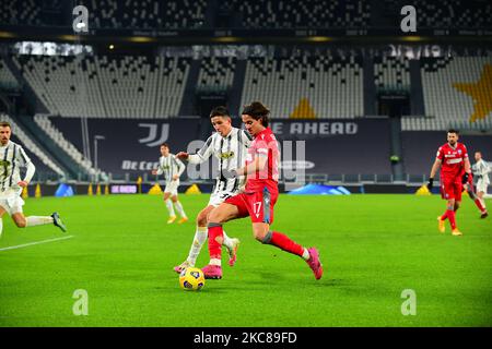 Leonardo Sernicola von SPAL und Alessandro Di Pardo von Juventus Turin kämpfen im Viertelfinale des Coppa Italia Coca-Cola Cup im Allianz Stadium, Turin, Italien, 27. Januar 2021 um den Ball (Foto: Andrea Diodato/NurPhoto) Stockfoto