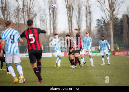 Federico Zanchetta von SPAL, Enrico Di Gesù und Giacomo Olzer vom AC Mailand, Georgi Tunjov von SPAL während des Primavera 1 Tim-Spiels zwischen AC Mailand U19 und SPAL U19 im Centro Sportivo Vismara am 30. Januar 2021 in Mailand, Italien (Foto von Alessandro Bremec/NurPhoto) Stockfoto