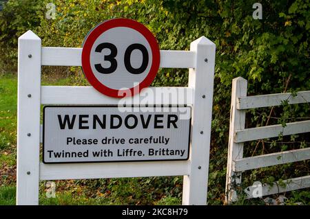 Wendover, Buckinghamshire, Großbritannien. 4.. November 2022. Viele Bewohner von Wendover sind entsetzt über die Zerstörung, die HS2 den lokalen Wäldern zugefügt hat. Stopp HS2 Demonstranten lebten früher vor den A413 im Wendover Active Resistance Camp zwei Jahre lang in den Wäldern. Der Öko-Aktivist Dan Hooper, bekannt als Swampy, und andere tunnelten unter den Wäldern, um gegen die Einnahme der Wälder durch HS2 zu protestieren. Quelle: Maureen McLean/Alamy Live News Stockfoto