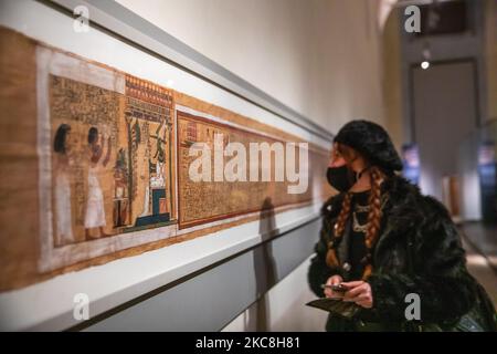 Das Ägyptische Museum in Turin konnte nach einer langen Zeit der Schließung aufgrund der Covid-19-Pandemie am 1. Februar 2021 in Turin, Italien, wieder für die Öffentlichkeit geöffnet werden. Die Besuche, nach der Lockerung der Regierungsregeln, um der Ausbreitung des SARS-Cov-2-Virus zu begegnen, müssen strenge Sicherheitsstandards einhalten, aber es ist ein kleiner Schritt in Richtung Normalität. (Foto von Mauro Ujetto/NurPhoto) Stockfoto