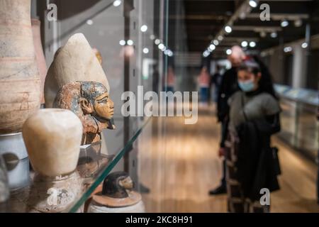 Das Ägyptische Museum in Turin konnte nach einer langen Zeit der Schließung aufgrund der Covid-19-Pandemie am 1. Februar 2021 in Turin, Italien, wieder für die Öffentlichkeit geöffnet werden. Die Besuche, nach der Lockerung der Regierungsregeln, um der Ausbreitung des SARS-Cov-2-Virus zu begegnen, müssen strenge Sicherheitsstandards einhalten, aber es ist ein kleiner Schritt in Richtung Normalität. (Foto von Mauro Ujetto/NurPhoto) Stockfoto