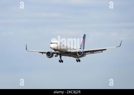 Delta Air Lines Bombardier Boeing 757-200 Flugzeuge wie gesehen ankommen, auf endgültigen Ansatz für die Landung in New York JFK John F. Kennedy International Airport. Das Schmalkarossflugzeug aus dem Jahr B757 war zuvor für TWA Trans World Airlines und AA American Airlines im Einsatz. Die Registrierung die Boing 757 ist N713TW und wird von 2x PW-Düsenmotoren angetrieben. Delta Airlines ist das zweitgrößte der Welt und Mitglied der SkyTeam-Luftfahrtallianz mit Hauptsitz in Atlanta, Georgia. NY, USA am 2.. Februar 2020 (Foto von Nicolas Economou/NurPhoto) Stockfoto