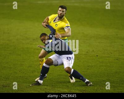 Kenneth Zohore von Millwall tötelt mit Grant Hanley von Norwich City während der Sky Bet Championship zwischen Millwall und Norwich City am 2.. Februar 2021 im Den Stadium, London (Foto by Action Foto Sport/NurPhoto) Stockfoto