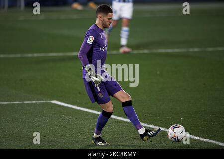 Alex Remiro von Real Sociedad hat beim Spiel der La Liga Santander zwischen Villarreal CF und Real Sociedad am 30. Januar 2021 im Estadio de la Ceramica in Villareal, Spanien, bestanden. Sportstadien in ganz Spanien unterliegen aufgrund der Coronavirus-Pandemie weiterhin strengen Beschränkungen, da staatliche Gesetze zur sozialen Distanzierung Fans innerhalb von Veranstaltungsorten verbieten, was dazu führt, dass Spiele hinter verschlossenen Türen gespielt werden. (Foto von Jose Breton/Pics Action/NurPhoto) Stockfoto