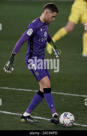 Alex Remiro von Real Sociedad hat beim Spiel der La Liga Santander zwischen Villarreal CF und Real Sociedad am 30. Januar 2021 im Estadio de la Ceramica in Villareal, Spanien, bestanden. Sportstadien in ganz Spanien unterliegen aufgrund der Coronavirus-Pandemie weiterhin strengen Beschränkungen, da staatliche Gesetze zur sozialen Distanzierung Fans innerhalb von Veranstaltungsorten verbieten, was dazu führt, dass Spiele hinter verschlossenen Türen gespielt werden. (Foto von Jose Breton/Pics Action/NurPhoto) Stockfoto