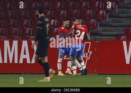 Robert Kenedy von Granada CF erzielt das erste Tor des Spiels während des Copa del Rey Quarter-Finales zwischen Granada CF und dem FC Barcelona am 03. Februar 2021 im Nuevo Los Carmenes Stadium in Granada, Spanien. Fußballstadien in Spanien bleiben wegen der Coronavirus-Pandemie für Fans geschlossen. (Foto von Álex Cámara/NurPhoto) Stockfoto