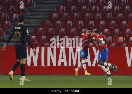 Robert Kenedy von Granada CF erzielt das erste Tor des Spiels während des Copa del Rey Quarter-Finales zwischen Granada CF und dem FC Barcelona am 03. Februar 2021 im Nuevo Los Carmenes Stadium in Granada, Spanien. Fußballstadien in Spanien bleiben wegen der Coronavirus-Pandemie für Fans geschlossen. (Foto von Álex Cámara/NurPhoto) Stockfoto