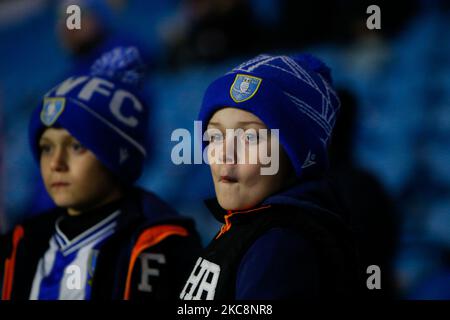 Ein junger Fan von Sheffield am Mittwoch während des Emirates FA Cup-Spiels Sheffield am Mittwoch gegen Morecambe in Hillsborough, Sheffield, Großbritannien, 4.. November 2022 (Foto von Ben Early/Nachrichtenbilder) Stockfoto